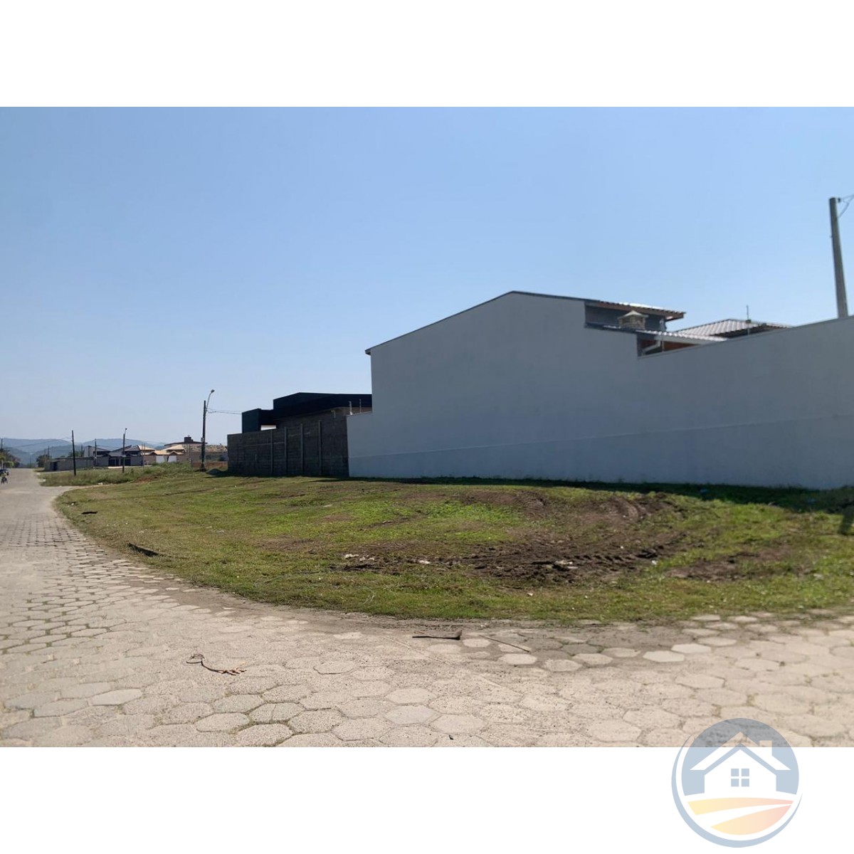 Terreno no bairro Flora Rica II, Lado Linha